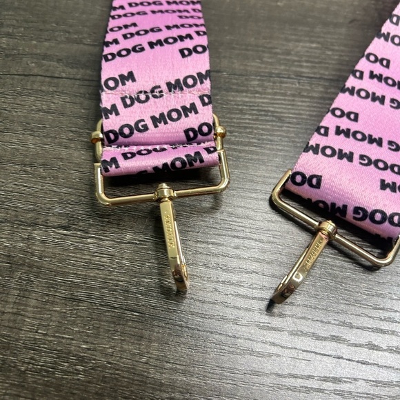 Dog Mom Kedzie
Interchangeable Purse Bag
Guitar Strap - Picture 3 of 3